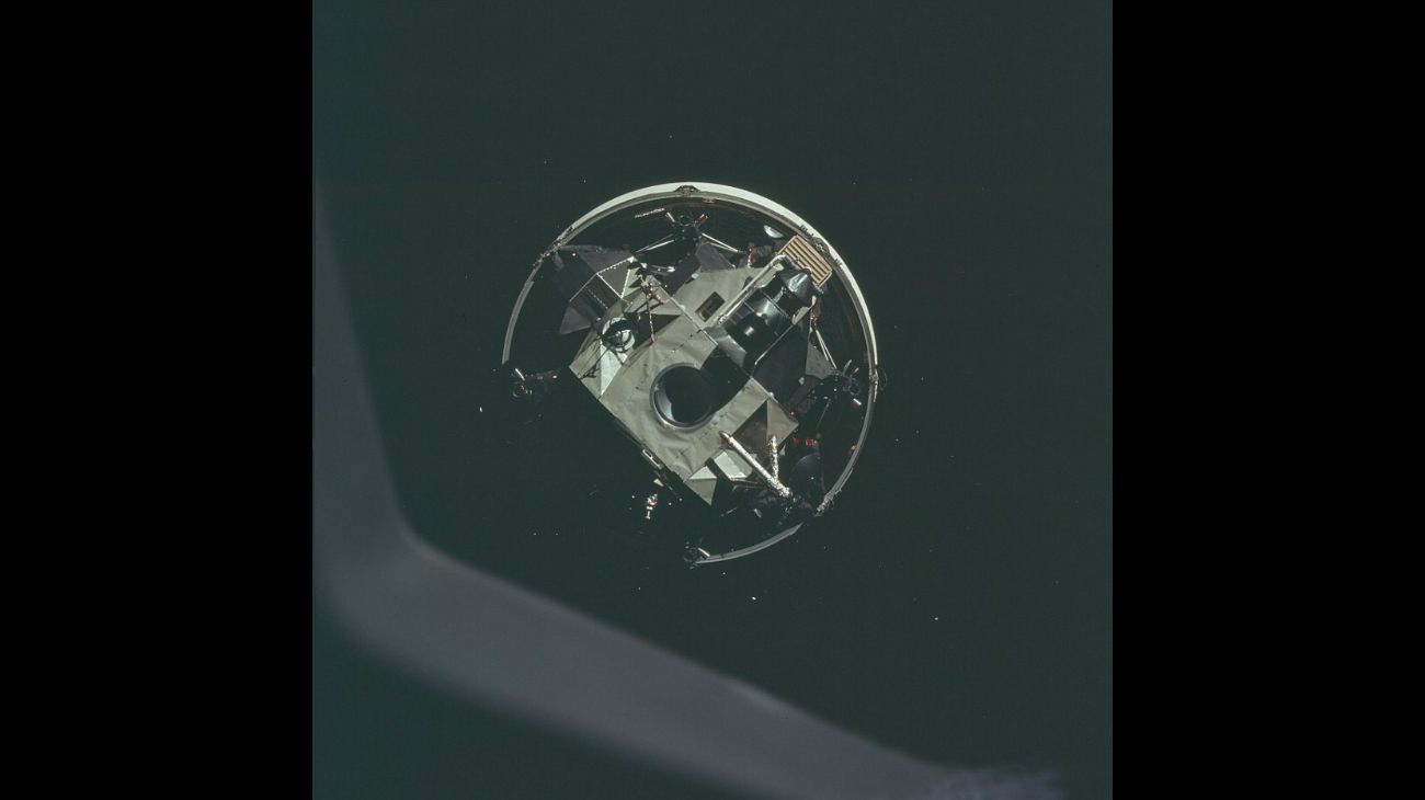 Los escaneos de los originales, proporcionados ahora por la NASA, fueron cargados por el autoproclamado "entusiasta del espacio" Kipp Teague a su sitio Project Apollo Archive en Flickr.