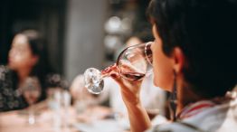 ¿Mito o verdad?: Una copa de vino por día hace bien a la salud