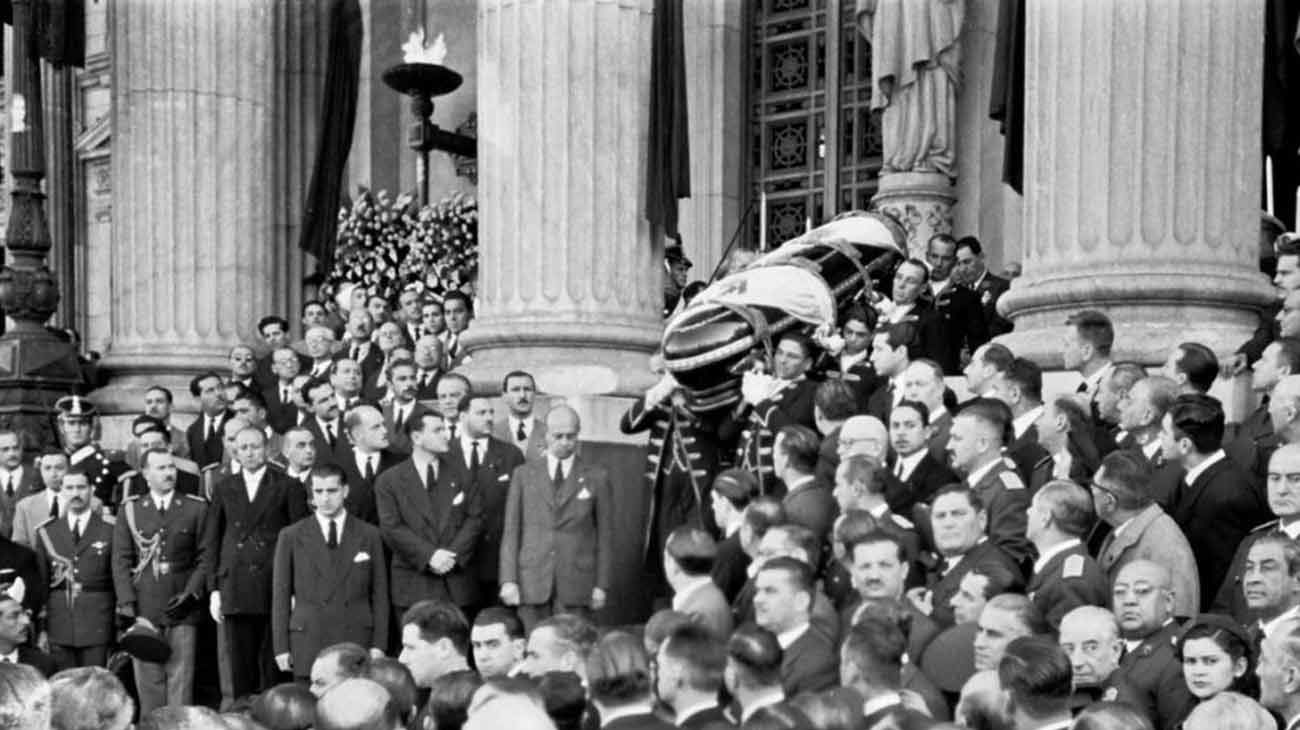 Funeral de Eva Duarte de Peron domingo 27 de junio de 1952.