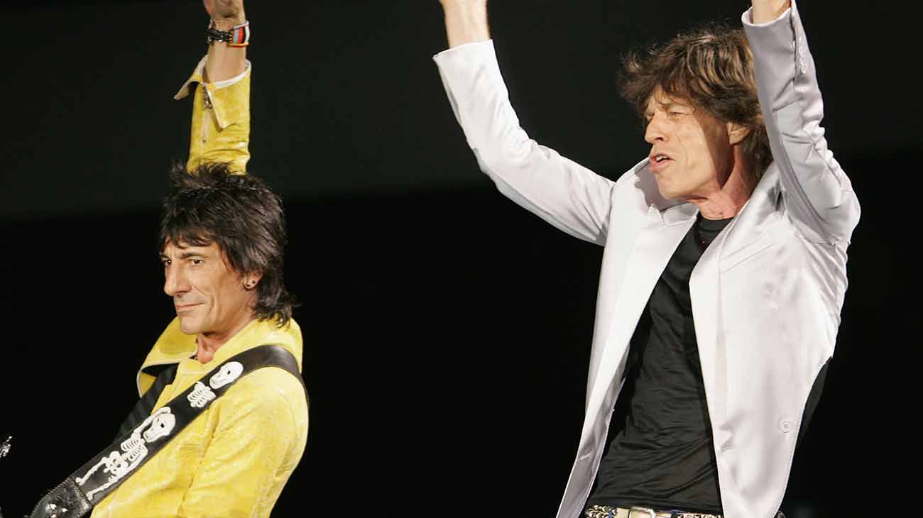 Mick Jagger junto al bajista de The Rolling Stones Ronnie Wood.