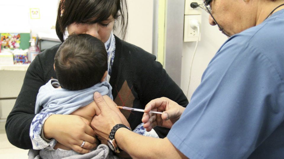 Los niños de 12 meses a 5 años deben acreditar una dosis de vacuna triple viral