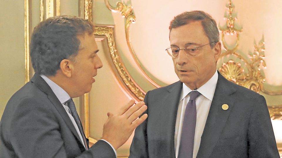 G20. Dujovne y Mario Draghi, titular del Banco Central Europeo, la semana pasada.