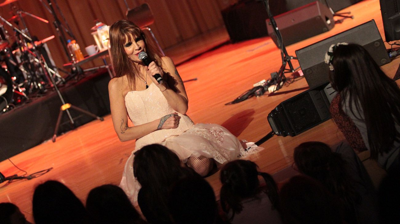 La cantante Fabiana Cantilo brindó un show en la Usina del Arte en el marco del programa Los grandes le cantan a los chicos.