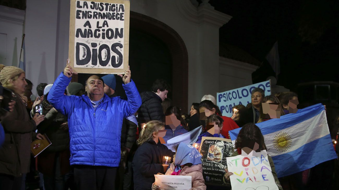 Movilización contra el aborto frente a la quinta de Olivos