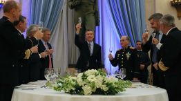 El presidente Macri, en el brindis de la cena de las Fuerzas Armadas.
