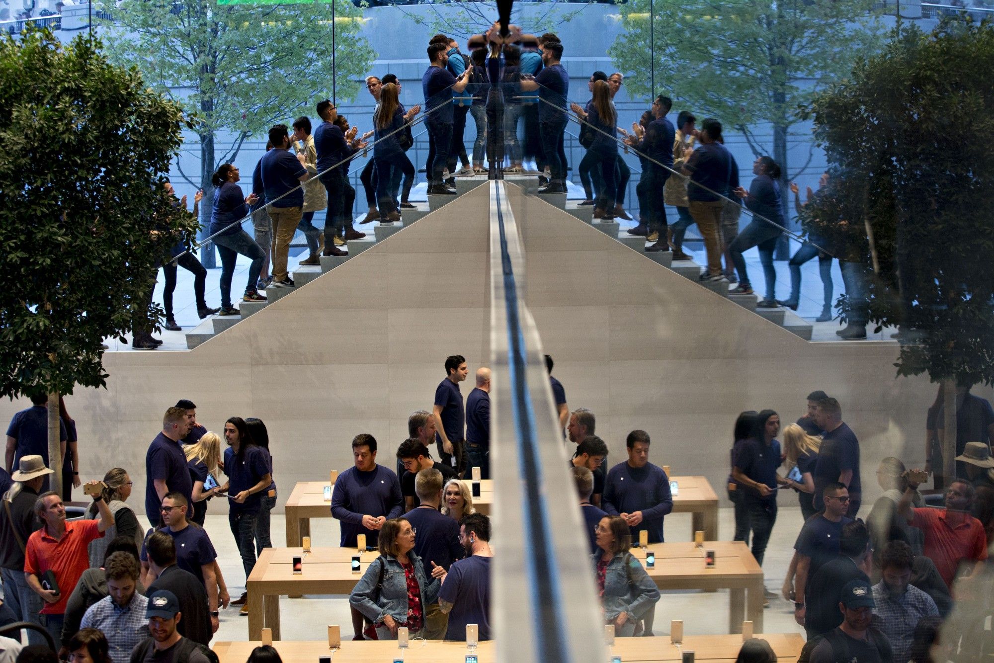 Inside The New Apple Inc. Michigan Avenue Store