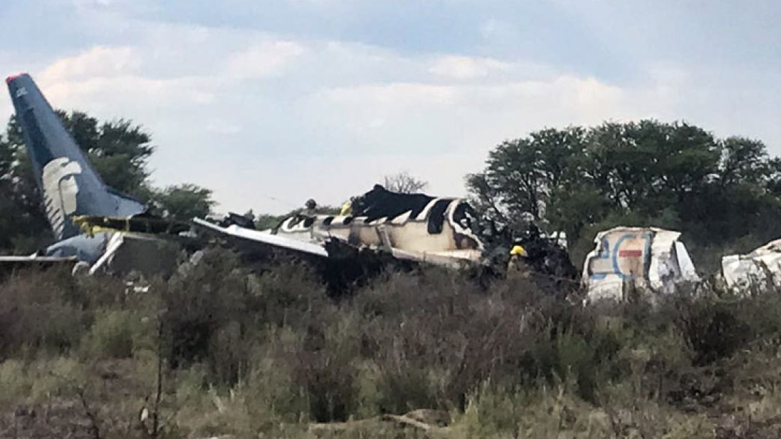 Handout picture released by Durango's Civil Protection showing the wreckage of a plane that crashed with 97 passengers and four crew on board on take off at the airport of Durango, in northern Mexico, on July 31, 2018. 