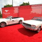 2-el-mustang-10m-junto-a-un-ejemplar-de-1964