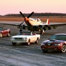 9-ford-mustang-2004-edicion-aniversario-y-mustang-1965-con-p-51