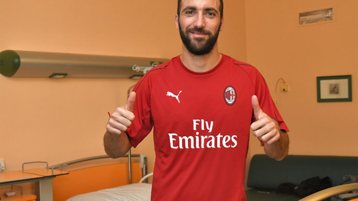 Gonzalo Higuaín has signed for AC Milan, after being told by Juventus he could leave the club in the wake of the signing of Cristiano Ronaldo from Real Madrid.