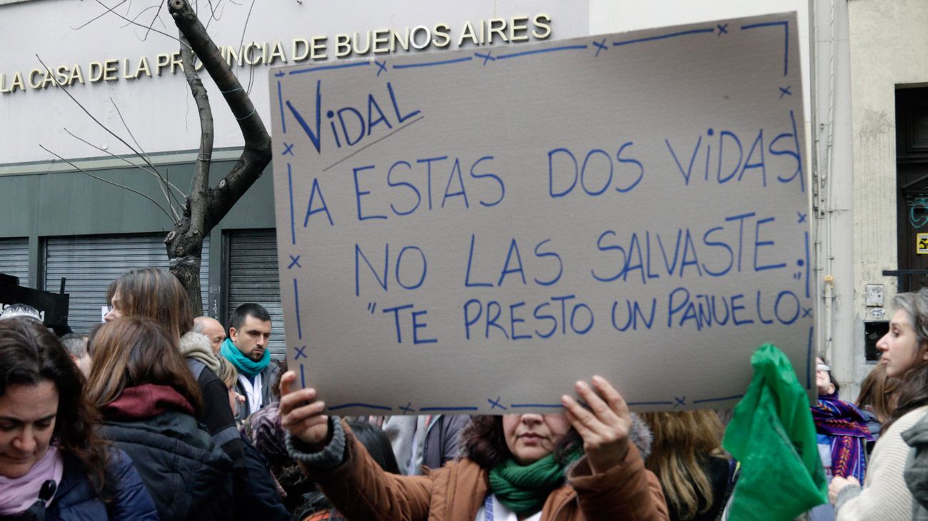 MovilizaciÓn de docentes en las puertas de la Casa de la Pcia. de Bs.As