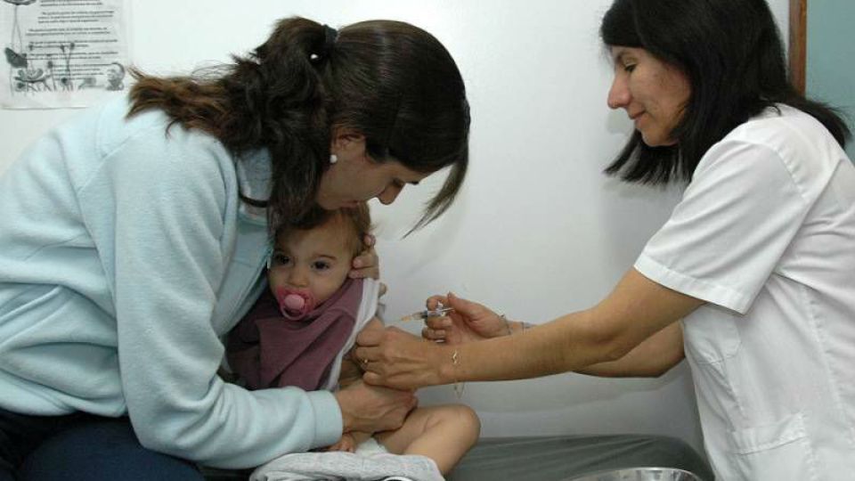 Los niños de 13 meses a 4 años inclusive deben contar con dos dosis de la vacuna triple viral