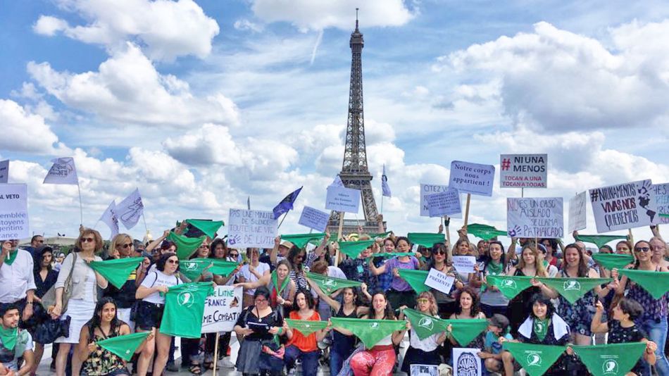 0804_paris_aborto_legal_facebook_g.jpg