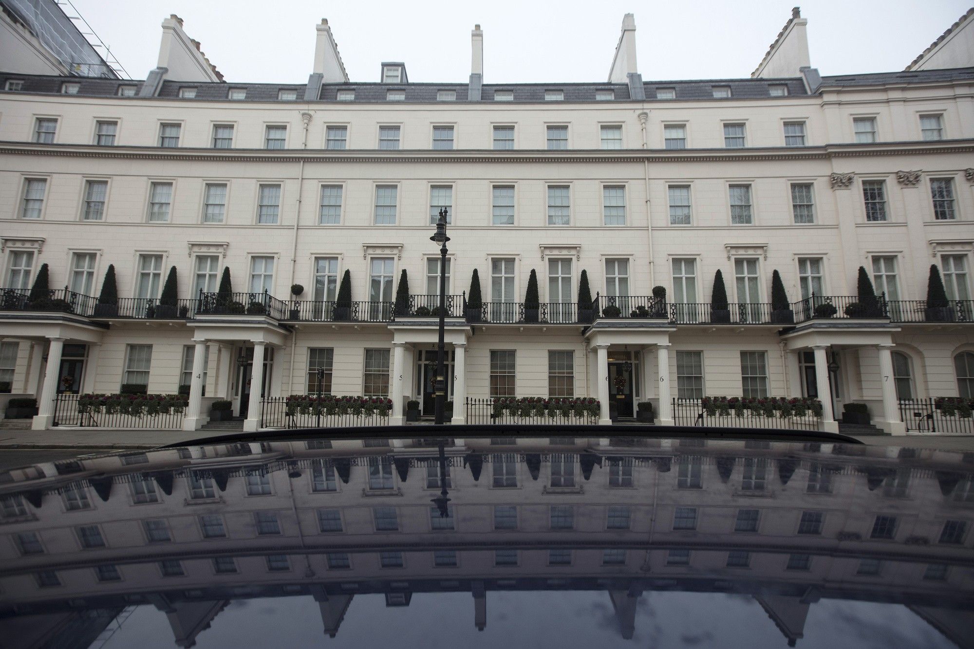 London Mansion Values Start to Climb on More Realistic Prices