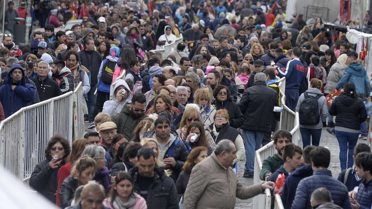 Cientos de personas se acercan a San cayetano