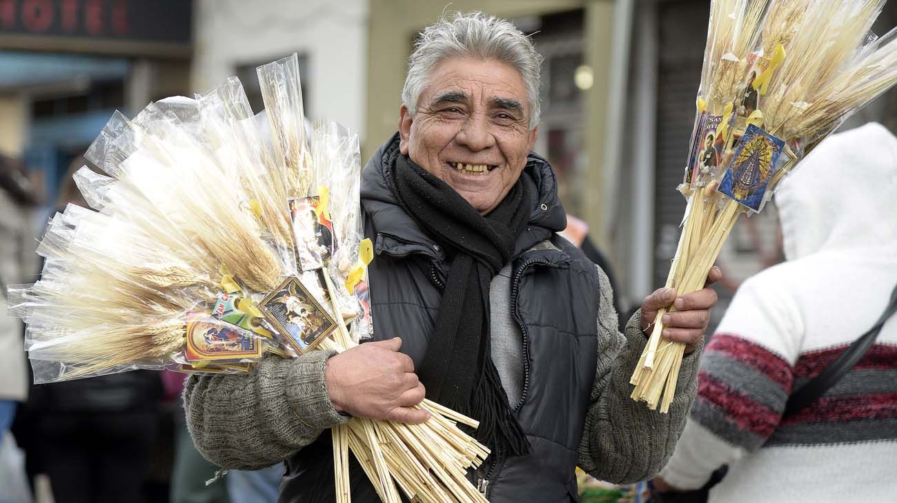 Cientos de personas se acercan a San cayetano