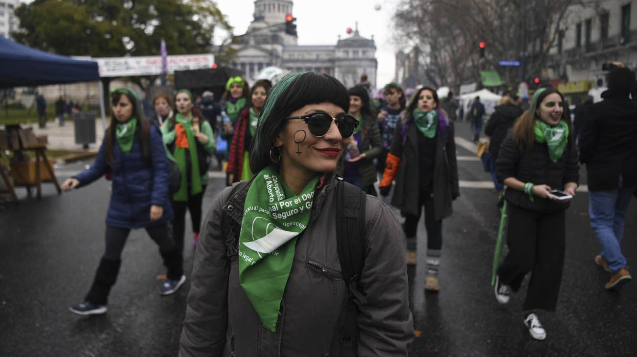  Las dos caras de la marcha fuera del congreso 