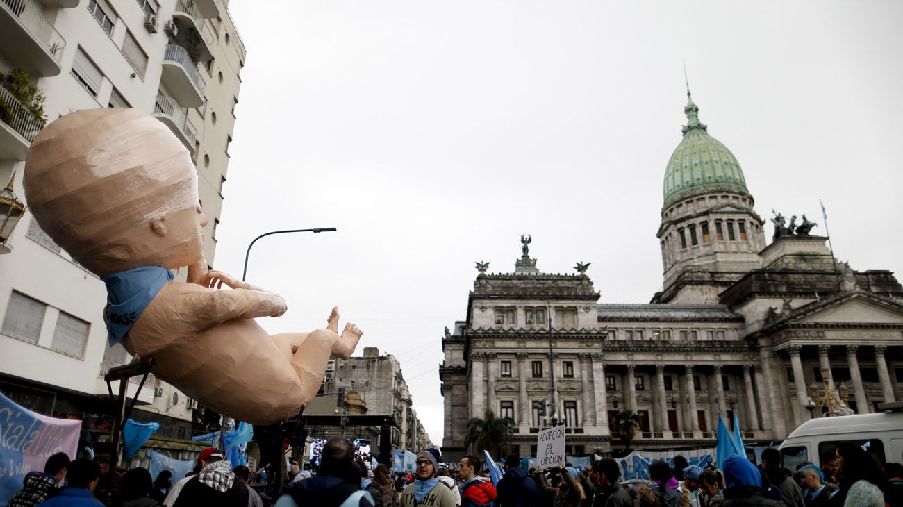 Noche histórica, se vota en el Senado la ley de Interrupción Voluntaria del Embarazo.