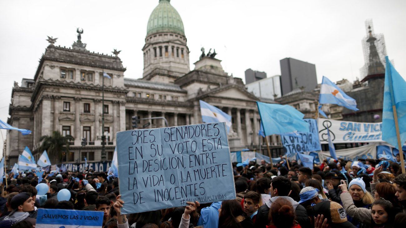 Noche histórica, se vota en el Senado la ley de Interrupción Voluntaria del Embarazo.