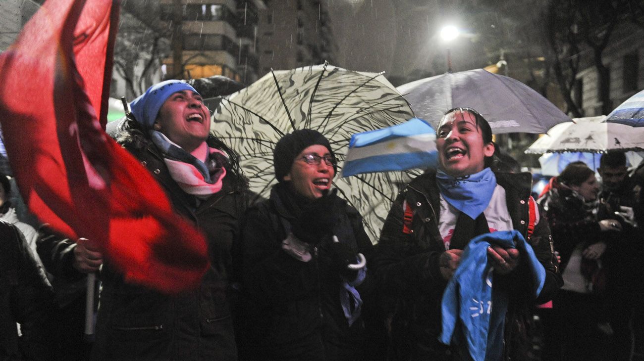 Noche histórica, se vota en el Senado la ley de Interrupción Voluntaria del Embarazo.