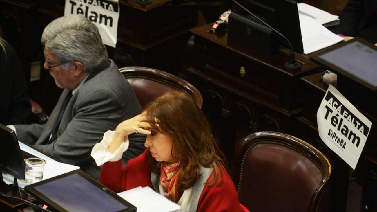 Últimas exposicines en el recinto del Senado antes de la votación de la Ley de Interrupción Voluntaria del Embarazo.