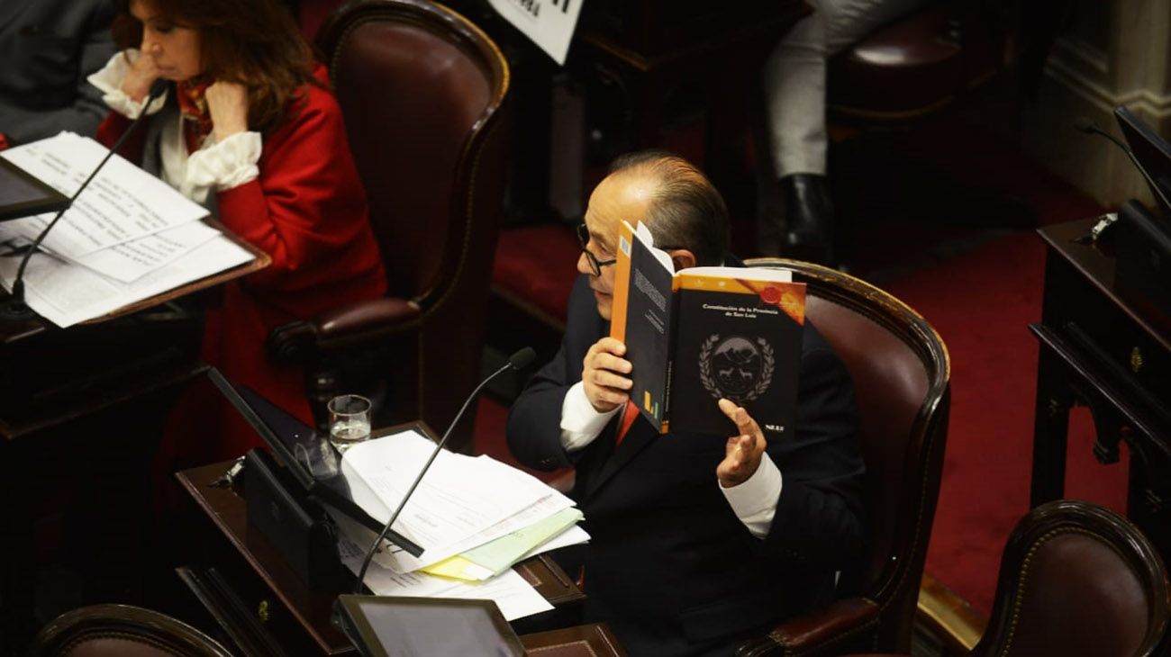 Últimas exposicines en el recinto del Senado antes de la votación de la Ley de Interrupción Voluntaria del Embarazo.