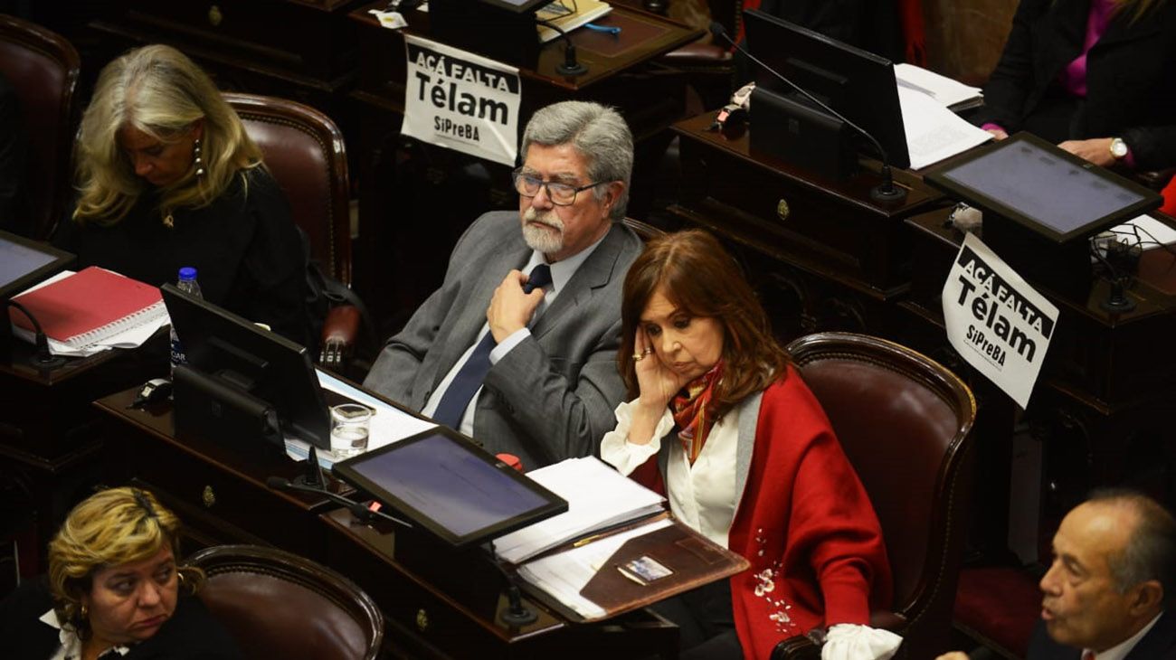 Últimas exposicines en el recinto del Senado antes de la votación de la Ley de Interrupción Voluntaria del Embarazo.