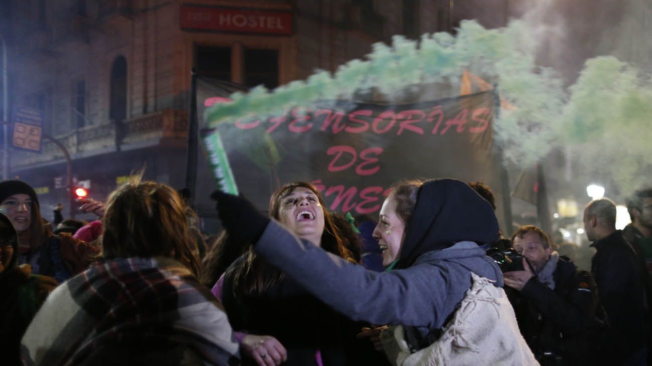 Termina la vigilia, el senado esta votando.