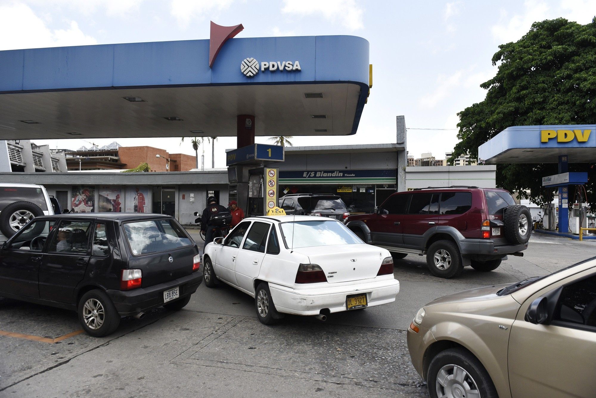 Maduro pondrá fin a gasolina barata para todos los venezolanos.