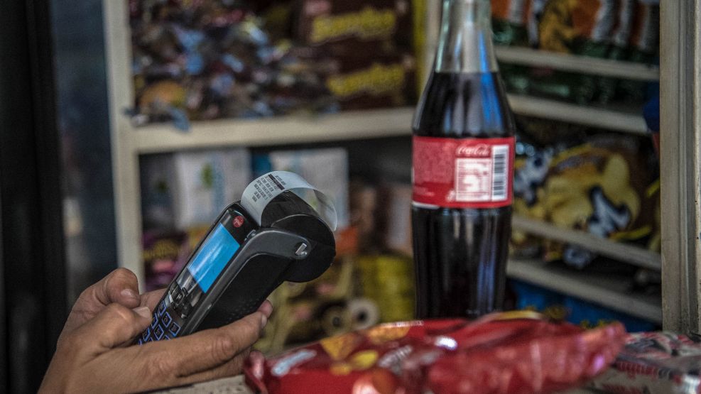 Street Vendors Accepting Credit Card Payment As Maduro Announces 'PetroCurrency'