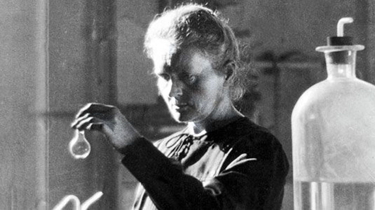 Marie Curie, científica polaco-francesa descubridora del radio y el polonio