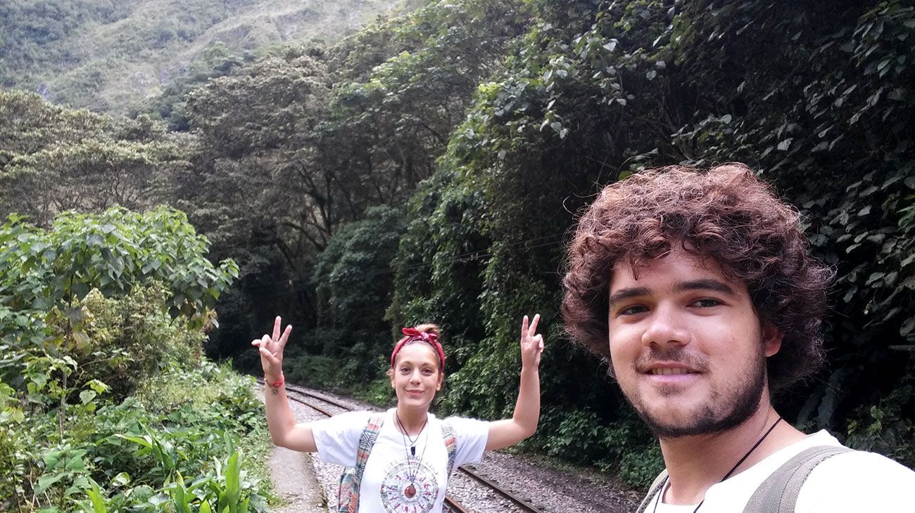 Eliana y Pablo rumbo a Aguas Calientes