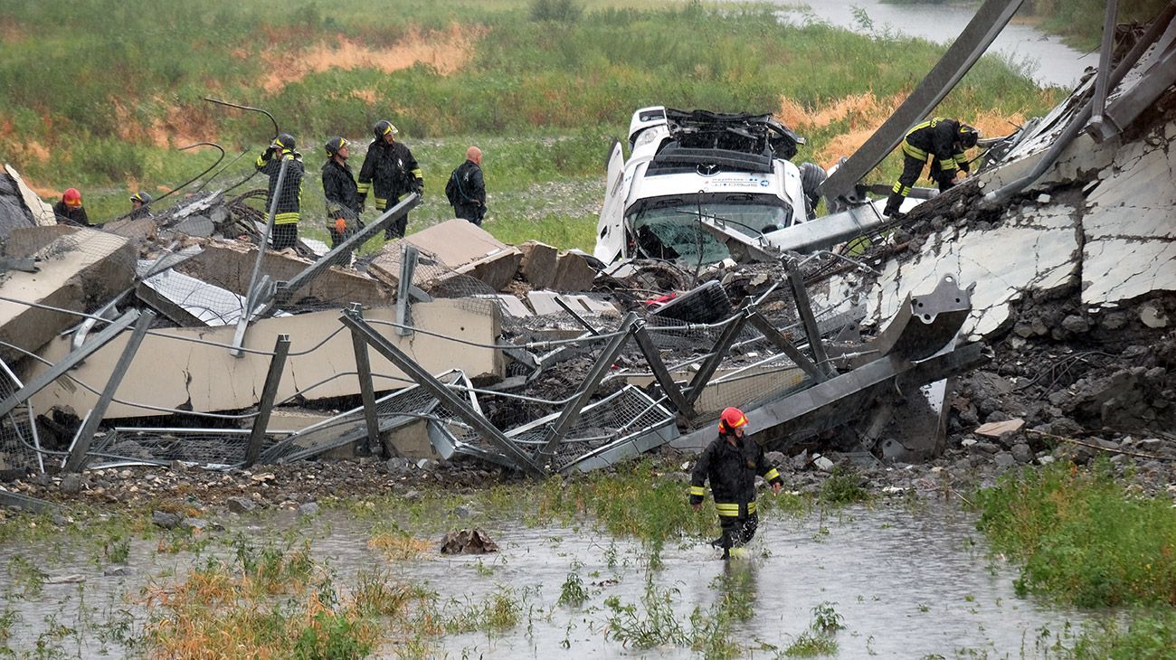 Se derrumbó un puente en Génova, Italia. Hay muertos y heridos."Hay una treintena de muertos y muchos heridos graves", indicó a la prensa Matteo Salvini,