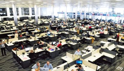 Espacio de formación. Los alumnos tienen la posibilidad de realizar sus prácticas en la redacción integrada más grande de América del Sur.