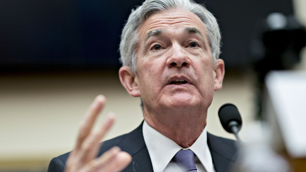 Powell Hints at New Read on Labor Force Justifying Gradual Hikes