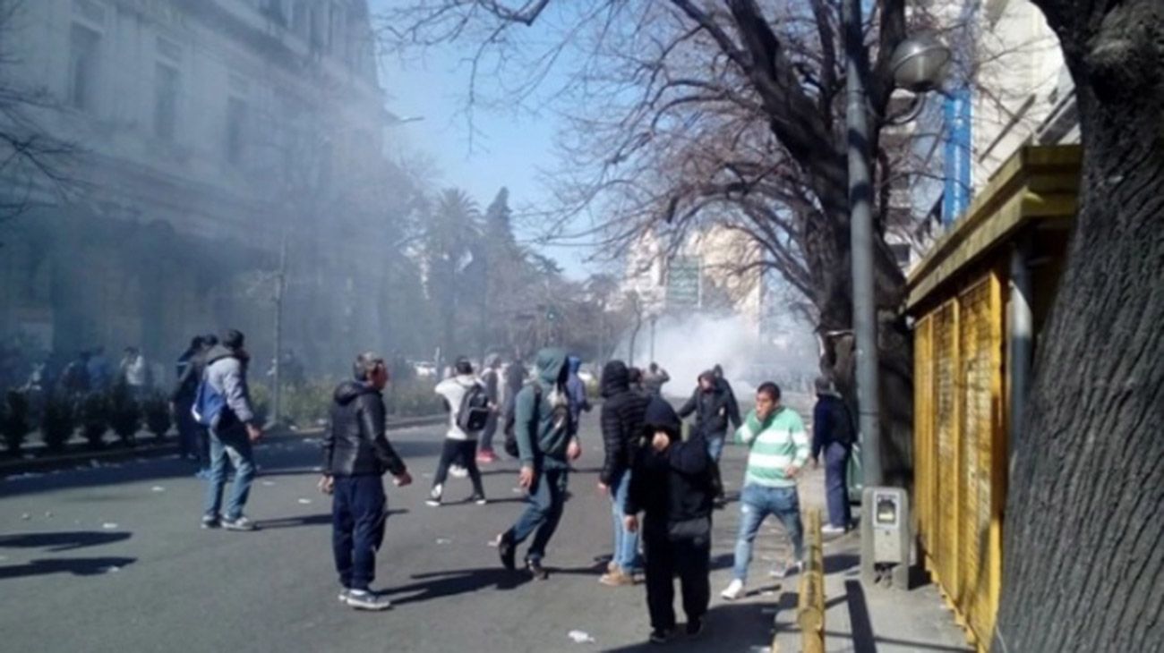 Incidentes en La Plata, durante una marcha de trabajadores del Astillero Río Santiago.