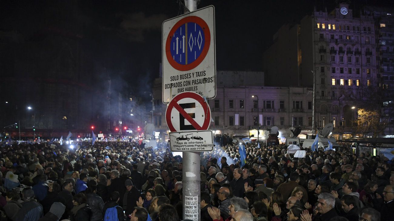 Miles de simpatizantes de Cambiemos se congregaron frente al Congreso para pedir el desafuero y "cárcel" para Cristina Kirchner.