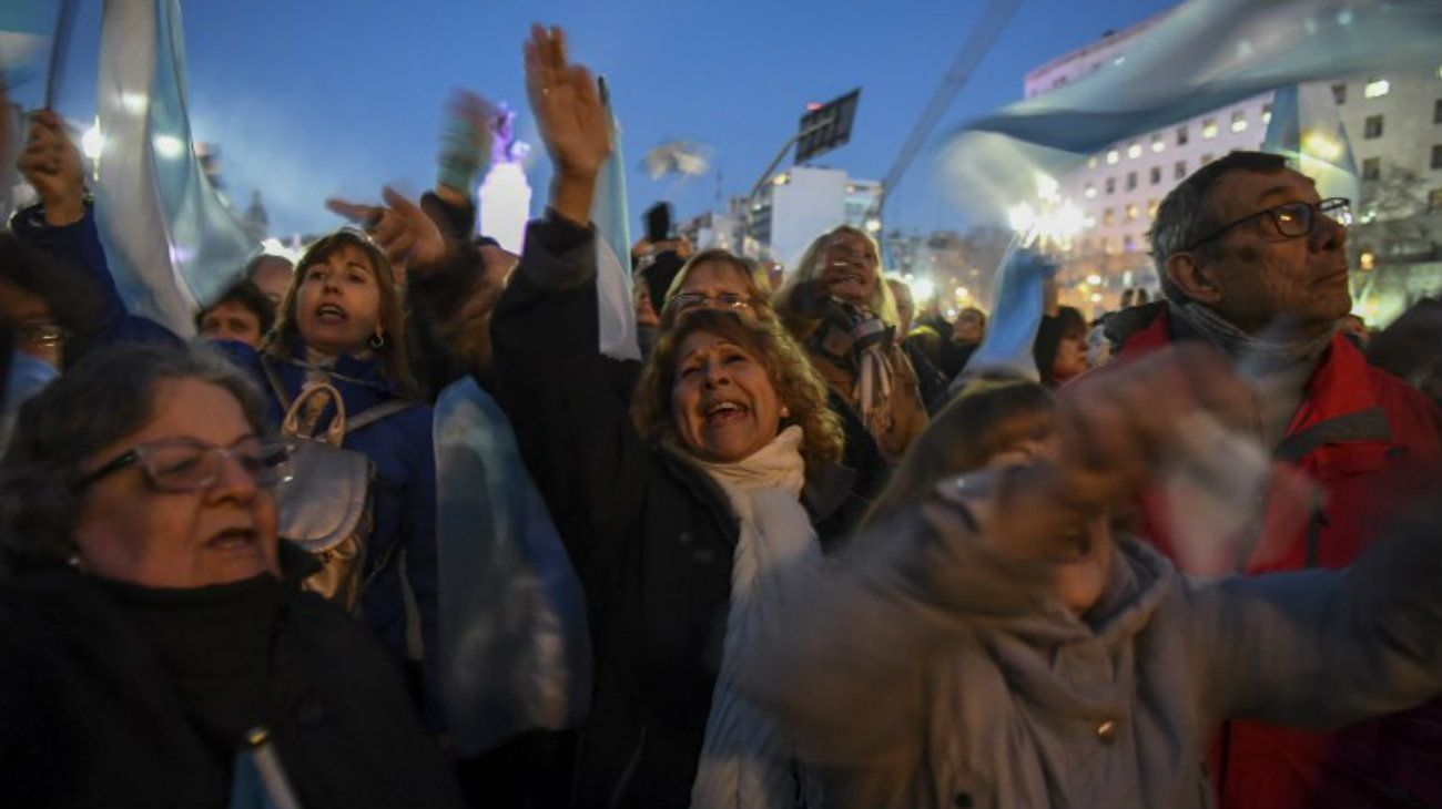 Miles de simpatizantes de Cambiemos se congregaron frente al Congreso para pedir el desafuero y "cárcel" para Cristina Kirchner.