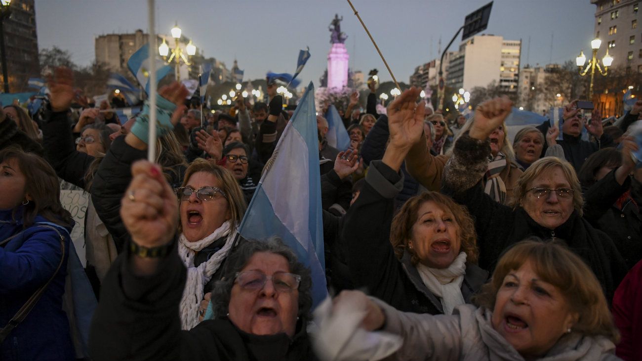 Miles de simpatizantes de Cambiemos se congregaron frente al Congreso para pedir el desafuero y "cárcel" para Cristina Kirchner.