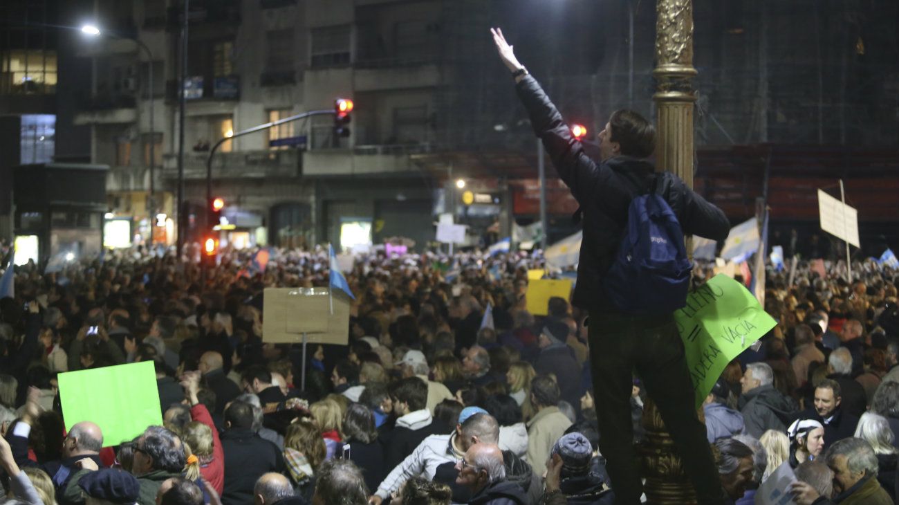 Miles de simpatizantes de Cambiemos se congregaron frente al Congreso para pedir el desafuero y "cárcel" para Cristina Kirchner.