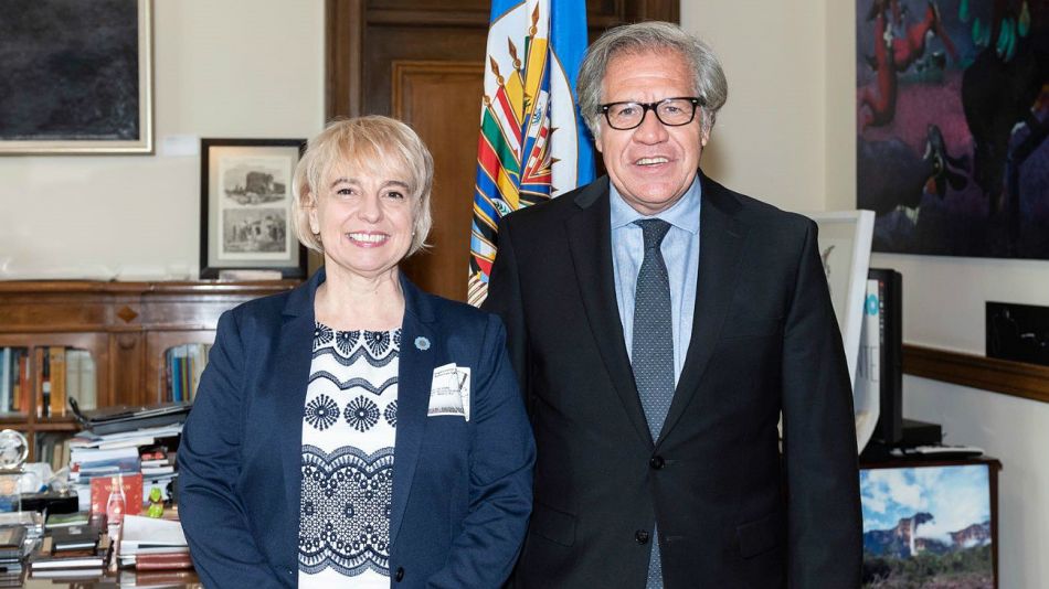 Silvana Giudici junto a Luis Almagro.
