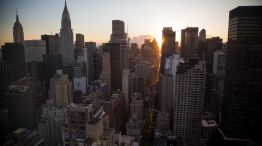 Manhattan Apartment Owners Find No Cure for the Summertime Blues