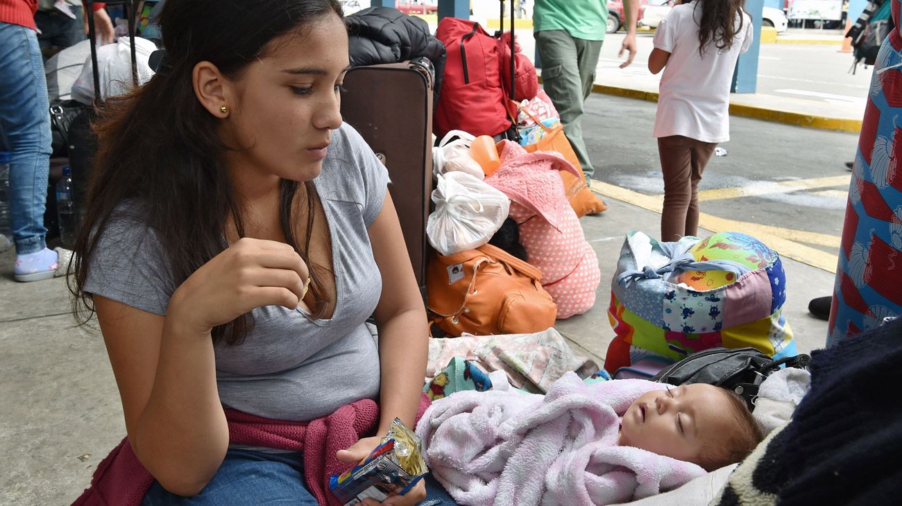 Corredor humanitario de la Cruz Roja en la frontera entre Ecuador y Perú.