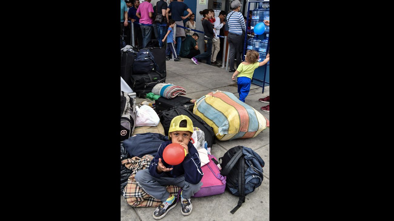 Corredor humanitario de la Cruz Roja en la frontera entre Ecuador y Perú.