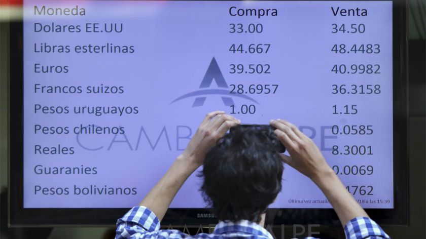 El Dólar Cerró Arriba De 34 Pese A Los Anuncios Macri Y Las Cotización Del Dólar Foto Noticias Argentinas