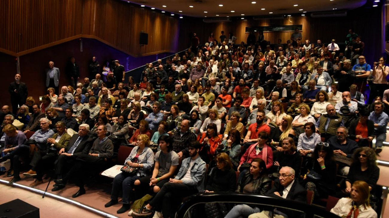 Beatriz Sarlo y Tomás Abraham, dos de los principales intelectuales del país, discuten sobre el futuro del periodismo en la Sala Borges de la Biblioteca Nacional