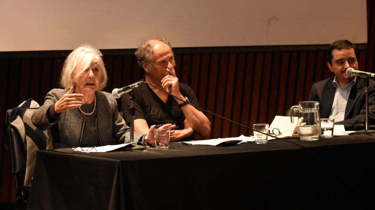 Beatriz Sarlo y Tomás Abraham, dos de los principales intelectuales del país, discuten sobre el futuro del periodismo en la Sala Borges de la Biblioteca Nacional