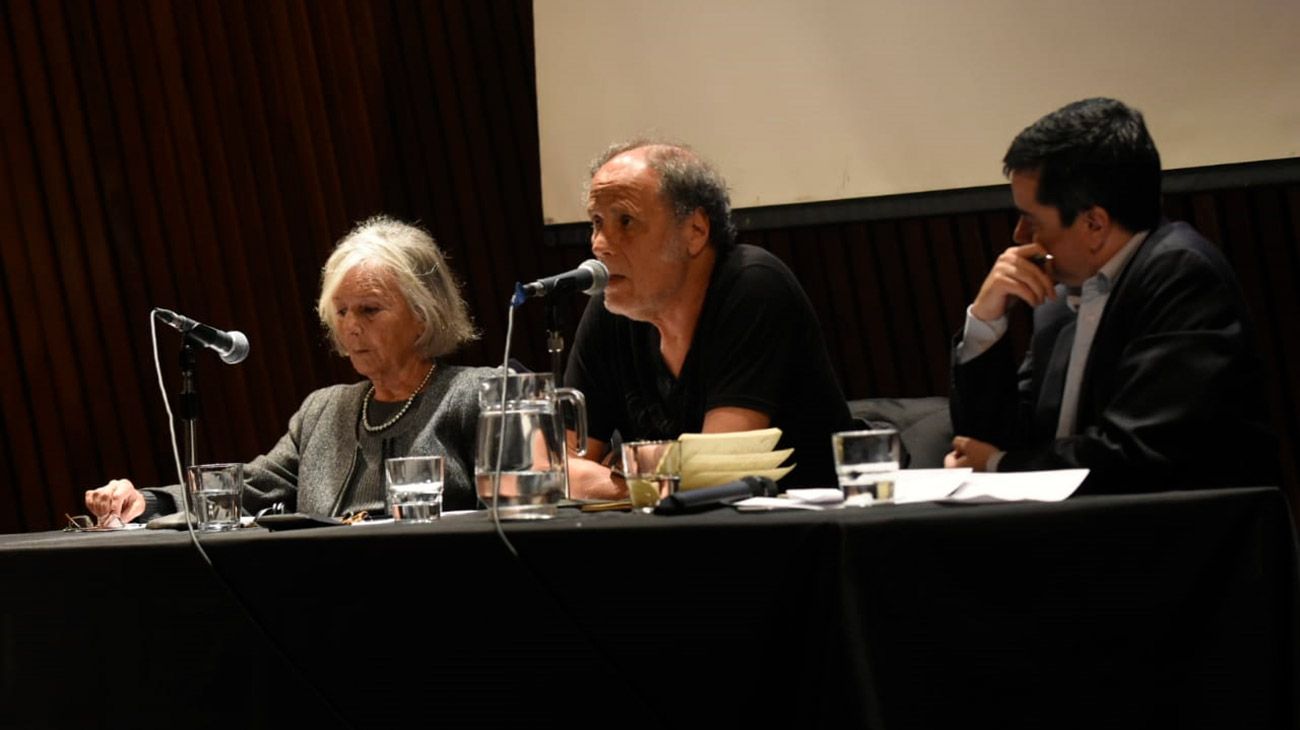 Beatriz Sarlo y Tomás Abraham, dos de los principales intelectuales del país, discuten sobre el futuro del periodismo en la Sala Borges de la Biblioteca Nacional