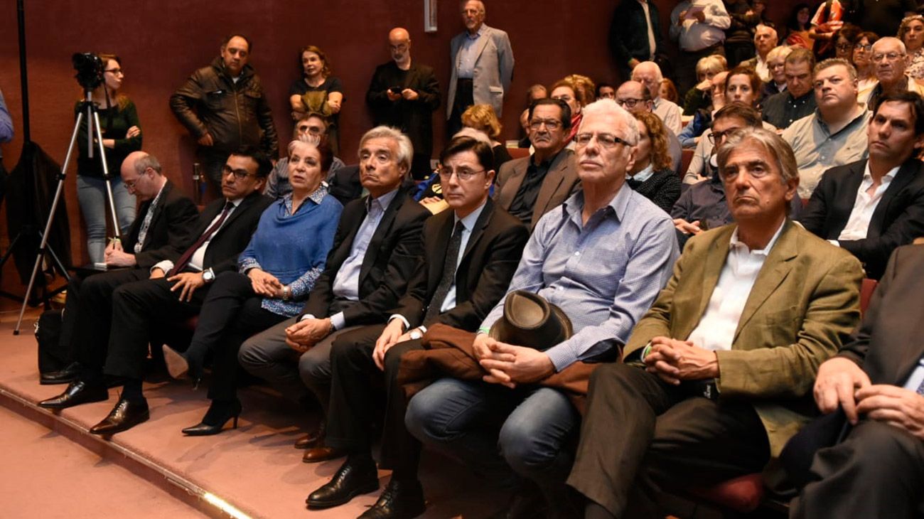 Beatriz Sarlo y Tomás Abraham, dos de los principales intelectuales del país, discuten sobre el futuro del periodismo en la Sala Borges de la Biblioteca Nacional