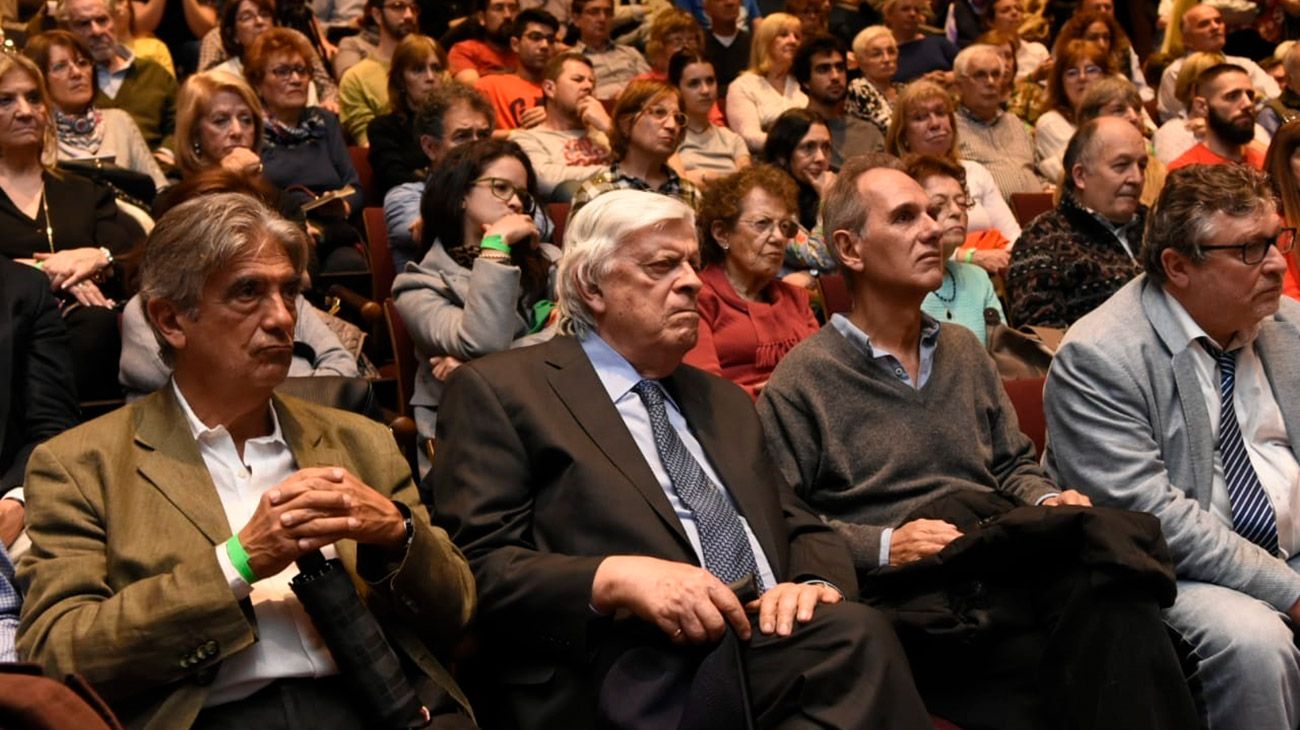 Beatriz Sarlo y Tomás Abraham, dos de los principales intelectuales del país, discuten sobre el futuro del periodismo en la Sala Borges de la Biblioteca Nacional